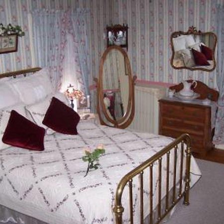Bellinger Rose Bed & Breakfast Herkimer Oda fotoğraf